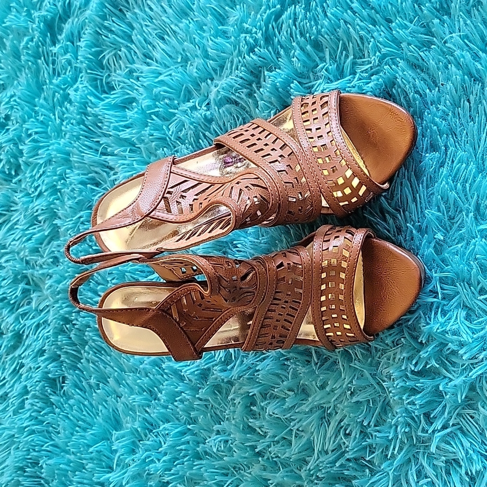 Charming Charlie Brown Heels Size 8.5